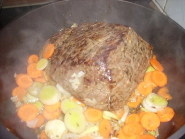 Rinderschmorbraten NT in Preiselbeer-Rotweinsoße und Petersilien-Butterkartöffelchen - Rezept - Bild Nr. 8