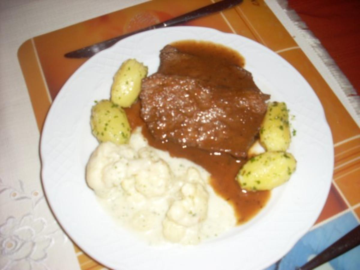 Bilder für Rinderschmorbraten NT in Preiselbeer-Rotweinsoße und Petersilien-Butterkartöffelchen - Rezept