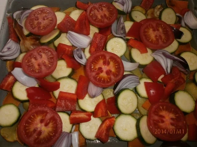 Rezept: Ofengemüse mit Rote-Bete-Soße und grünem Chilliöl Bild Nr. 4 Ofengemüse mit Rote-Bete-Soße und grünem Chilliöl - Rezept - Bild Nr. 4