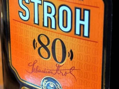 Rum-Pannacotta mit Limettensirup und Granatapfelkernen - Rezept - Bild Nr. 4