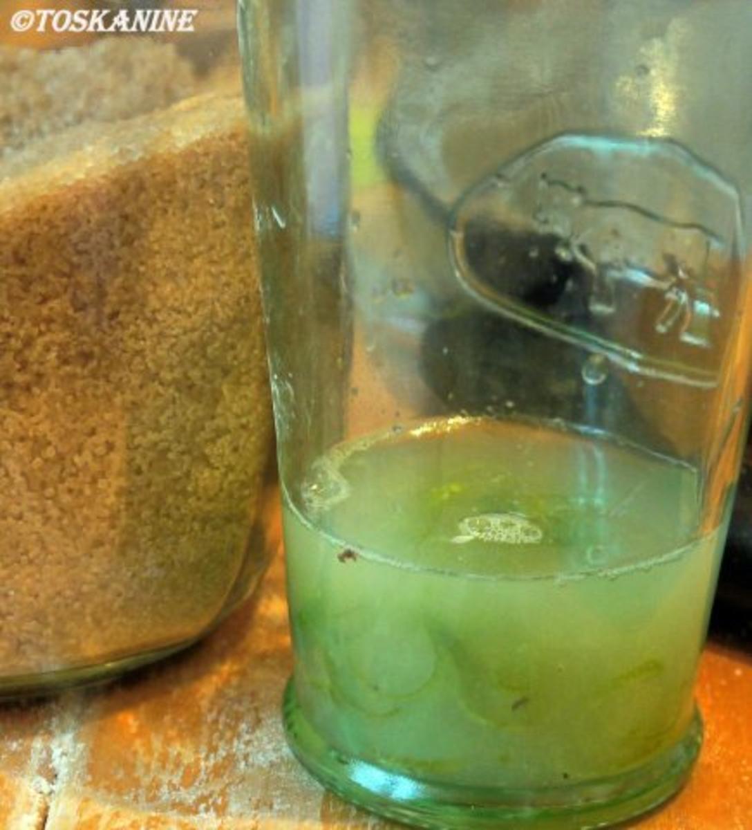 Rum-Pannacotta mit Limettensirup und Granatapfelkernen - Rezept - Bild Nr. 8