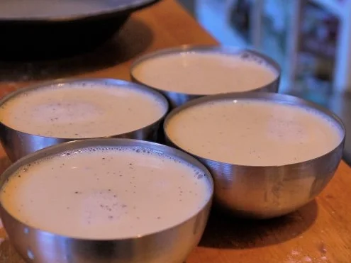 Rum-Pannacotta mit Limettensirup und Granatapfelkernen - Rezept - Bild Nr. 5