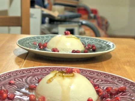 Rum-Pannacotta mit Limettensirup und Granatapfelkernen - Rezept - Bild Nr. 10