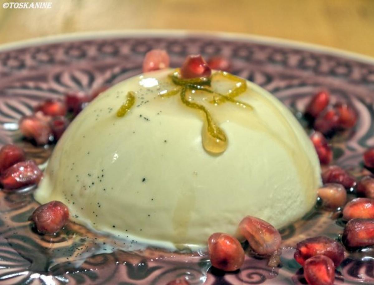 Rum-Pannacotta mit Limettensirup und Granatapfelkernen - Rezept Durch
toskanine