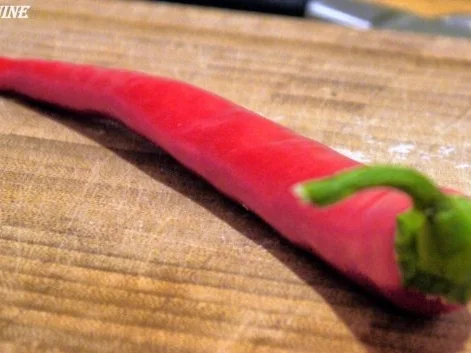 Tagliatelle mit einer Sauce aus Tomaten, Schinkenspeck und Chili - Rezept - Bild Nr. 5