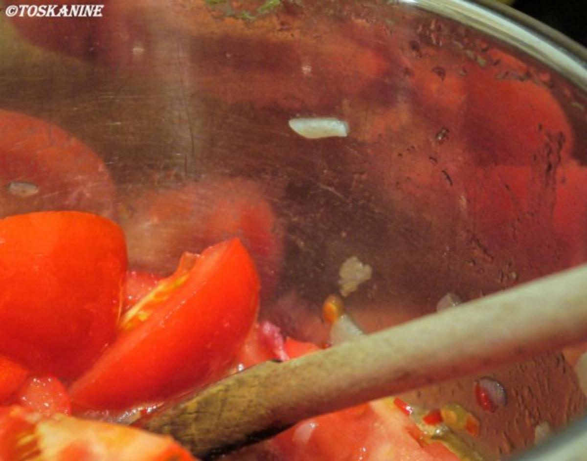 Tagliatelle mit einer Sauce aus Tomaten, Schinkenspeck und Chili - Rezept - Bild Nr. 7