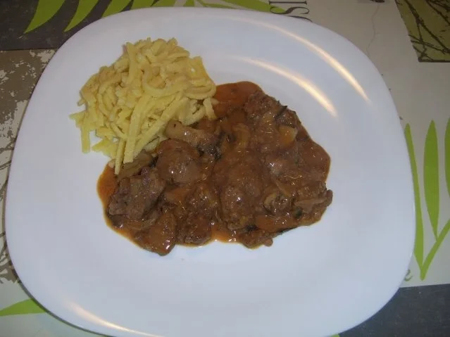 Hähnchenleber mit frischen Champignons und Spätzle - Rezept