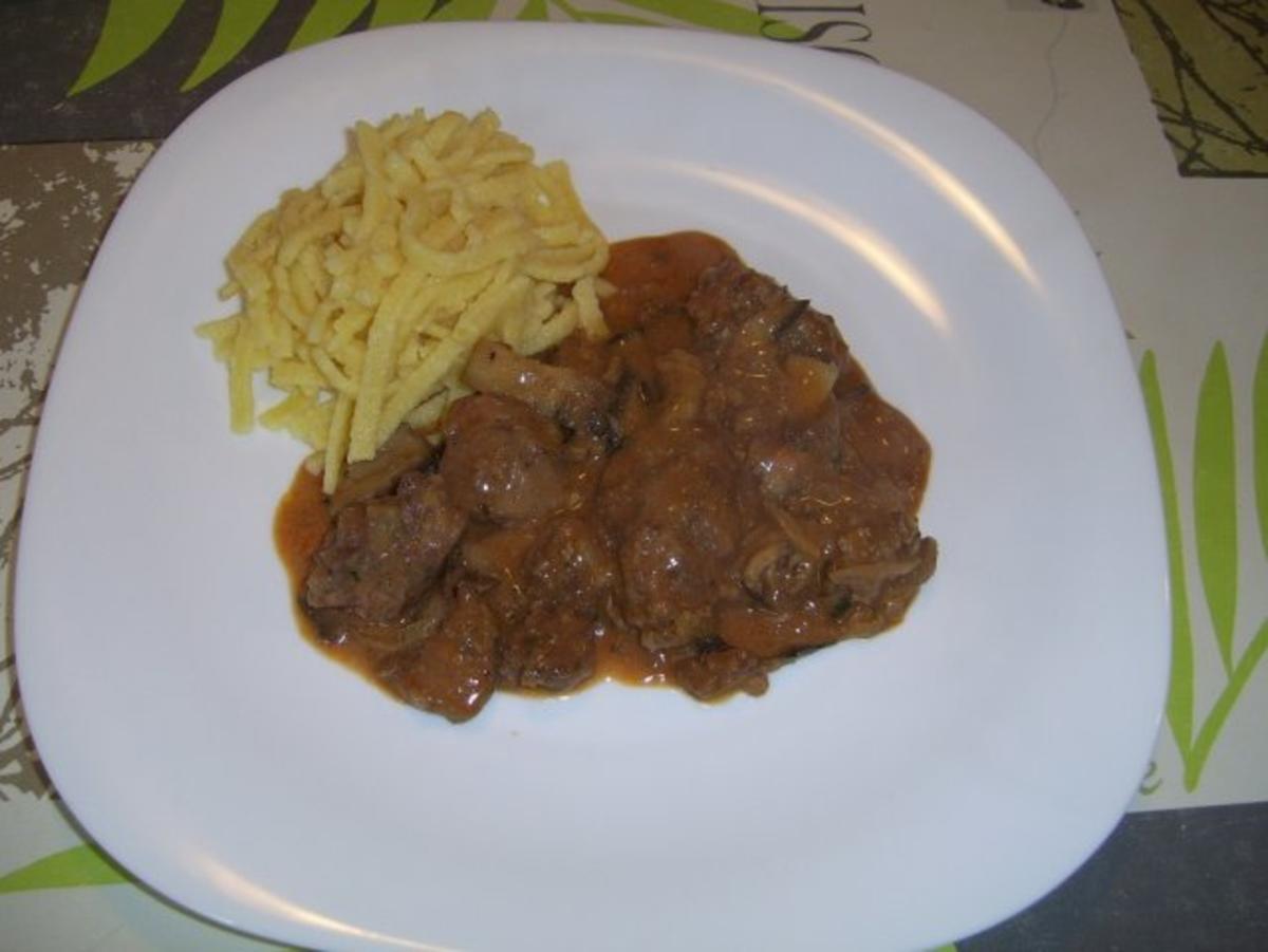 Bilder für Hähnchenleber mit frischen Champignons und Spätzle - Rezept