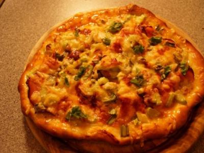 Scharfe Pizza mit Stangensellerie - Rezept