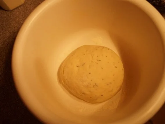 Scharfe Pizza mit Stangensellerie - Rezept - Bild Nr. 2