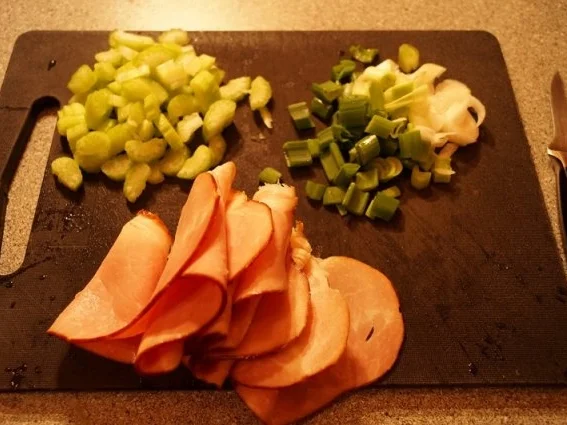 Scharfe Pizza mit Stangensellerie - Rezept - Bild Nr. 4