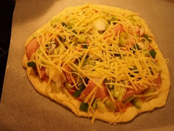 Scharfe Pizza mit Stangensellerie - Rezept - Bild Nr. 5