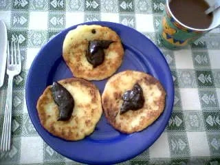 Rezept: Vegetarisch : Kartoffelbratlinge mit Pflaumenmus Vegetarisch : Kartoffelbratlinge mit Pflaumenmus - Rezept