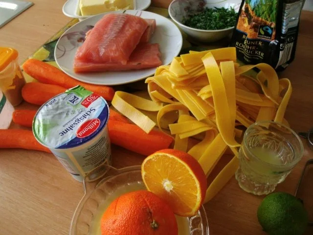 Lachs in Limetten-Schnittlauchsahnesosse mit Orangen-Ingwermöhrengemüse - Rezept - Bild Nr. 2