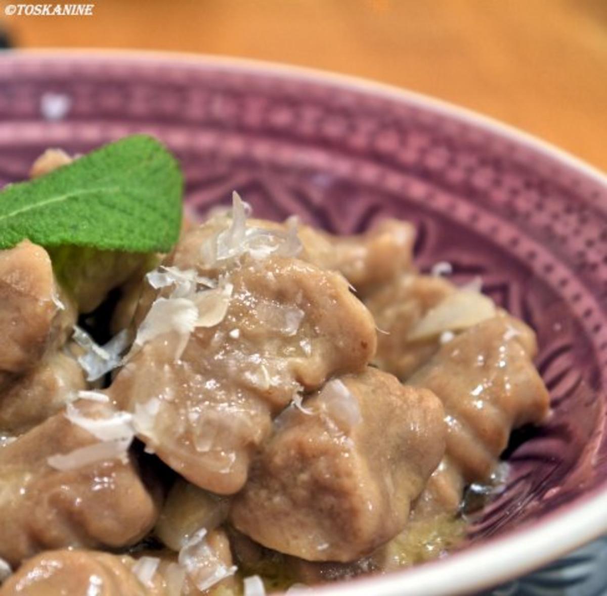 Bilder für Kastanien-Gnocchi mit Salbei-Butter-Sauce - Rezept