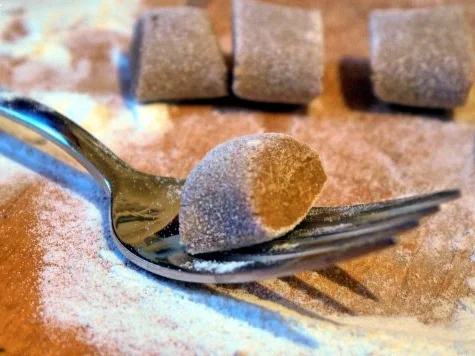 Kastanien-Gnocchi mit Salbei-Butter-Sauce - Rezept - Bild Nr. 10