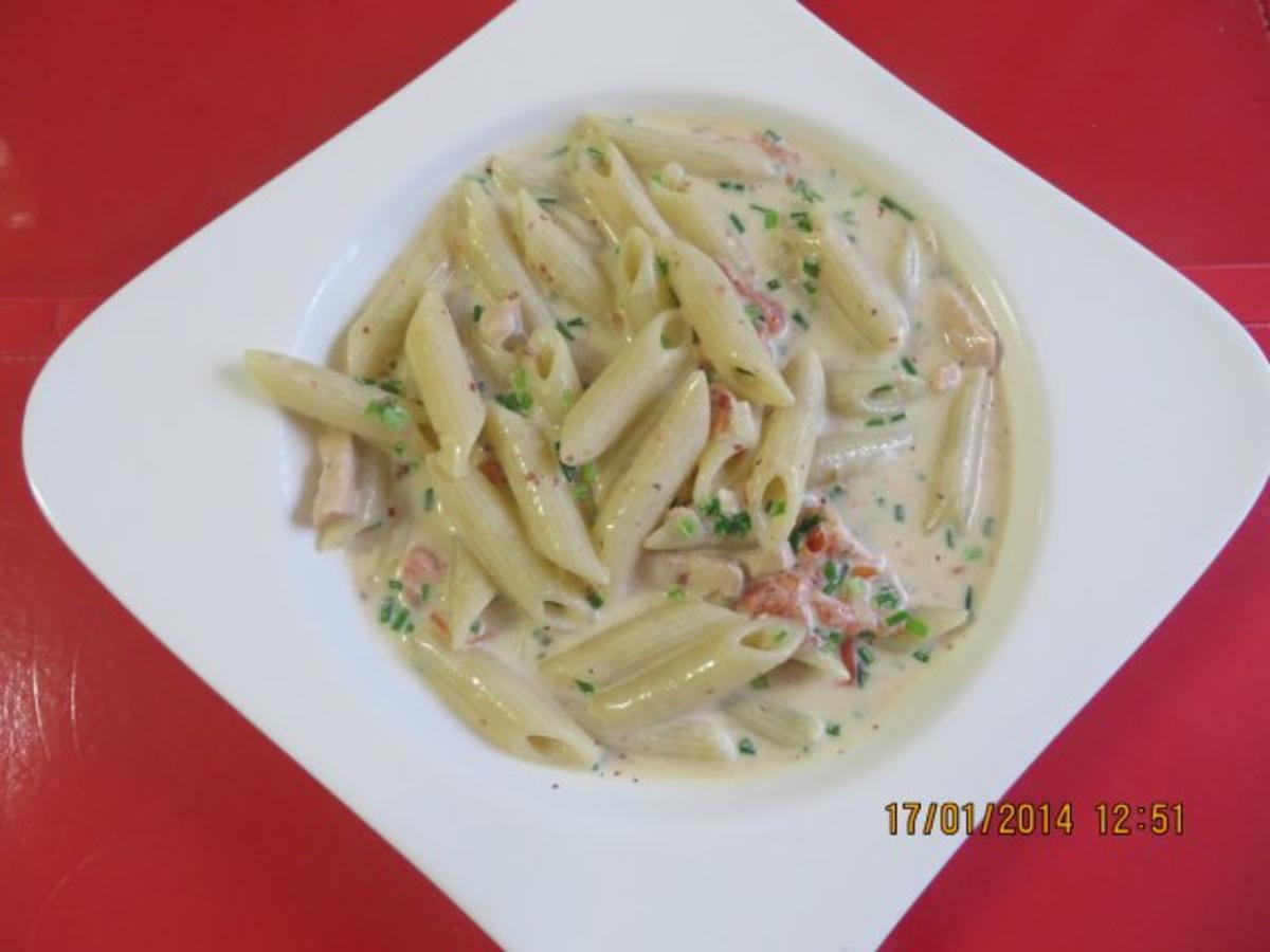 Bilder für Kochen: Penne mit Lachs und Wodka - Rezept