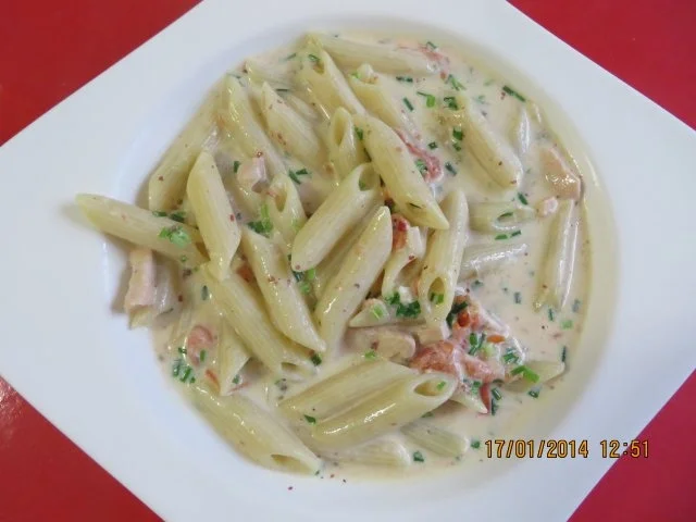 Rezept: Kochen: Penne mit Lachs und Wodka Bild Nr. 2 Kochen: Penne mit Lachs und Wodka - Rezept - Bild Nr. 2