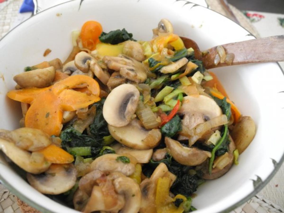 Vegan : Gemüse - Pfanne mit Pellkartoffeln - Rezept - Bild Nr. 2