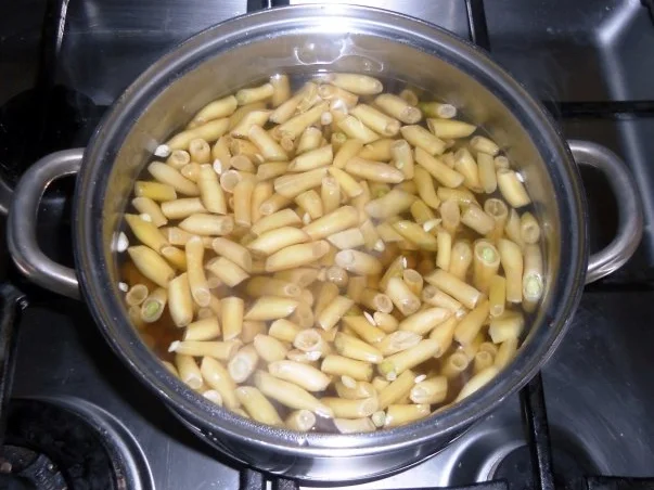 Rezept: "Oma - Friede`s" - Rahm - Wachsbohnen - Gemüse (Rzpt. um 1936) Bild Nr. 6 "Oma - Friede`s" - Rahm - Wachsbohnen - Gemüse (Rzpt. um 1936) - Rezept - Bild Nr. 6