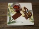 Schwarz-weiße Mousse, mal cremig, mal kernig dazu Zwetschgenkompott - Rezept