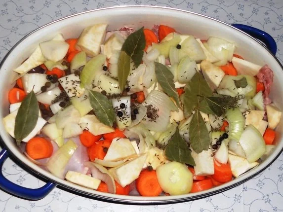 Rezept: "Oma - Friede`s" - Kaninchenbraten in Sahnesauce (Rzpt. um 1936) Bild Nr. 5 "Oma - Friede`s" - Kaninchenbraten in Sahnesauce (Rzpt. um 1936) - Rezept - Bild Nr. 5