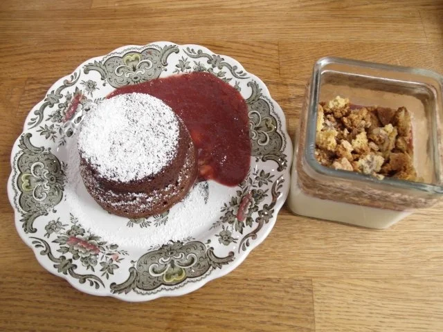 Rezept: Panna Cotta croccante mit Torta al cioccolato morbide und Kirsch-Ingwer-Sößchen Panna Cotta croccante mit Torta al cioccolato morbide und Kirsch-Ingwer-Sößchen - Rezept