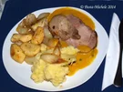 Rezept: Schweinebraten pikant mit Schmoräpfeln und Zwiebeln Schweinebraten pikant mit Schmoräpfeln und Zwiebeln - Rezept