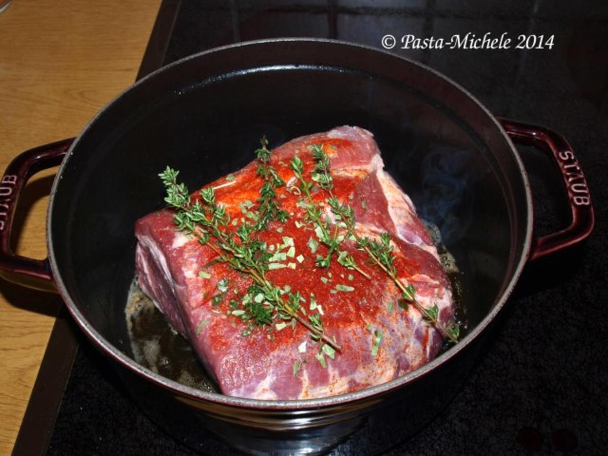 Schweinebraten pikant mit Schmoräpfeln und Zwiebeln - Rezept - kochbar.de