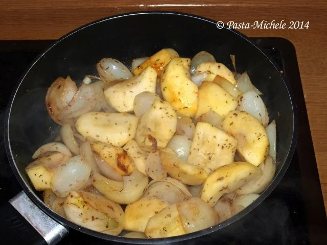 Schweinebraten pikant mit Schmoräpfeln und Zwiebeln - Rezept - Bild Nr. 4