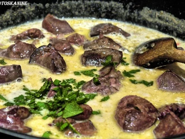 Salbei-Rahmgeflügelleber, Kastanien-Schupfnudeln, Rosenkohl - Rezept - Bild Nr. 15