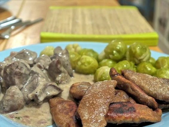 Salbei-Rahmgeflügelleber, Kastanien-Schupfnudeln, Rosenkohl - Rezept - Bild Nr. 17