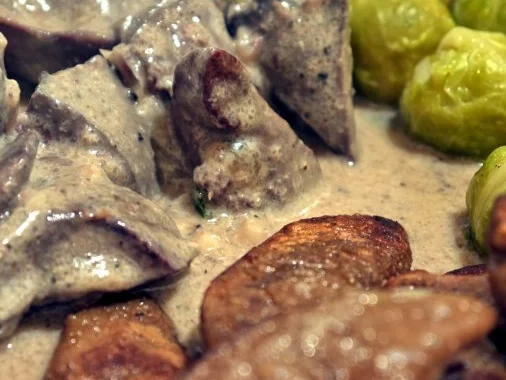 Salbei-Rahmgeflügelleber, Kastanien-Schupfnudeln, Rosenkohl - Rezept - Bild Nr. 18