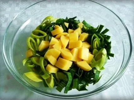 Rezept: ※ Käse-Lauch-Hack Suppe mit Ricotta-Petersilie Klößchen ※ Bild Nr. 12 ※ Käse-Lauch-Hack Suppe mit Ricotta-Petersilie Klößchen ※ - Rezept - Bild Nr. 12