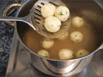 Rezept: ※ Käse-Lauch-Hack Suppe mit Ricotta-Petersilie Klößchen ※ Bild Nr. 19 ※ Käse-Lauch-Hack Suppe mit Ricotta-Petersilie Klößchen ※ - Rezept - Bild Nr. 19