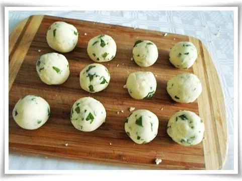 Rezept: Ricotta-Petersilie Klößchen = als vielseitige Beilage Bild Nr. 13 Ricotta-Petersilie Klößchen = als vielseitige Beilage - Rezept - Bild Nr. 13