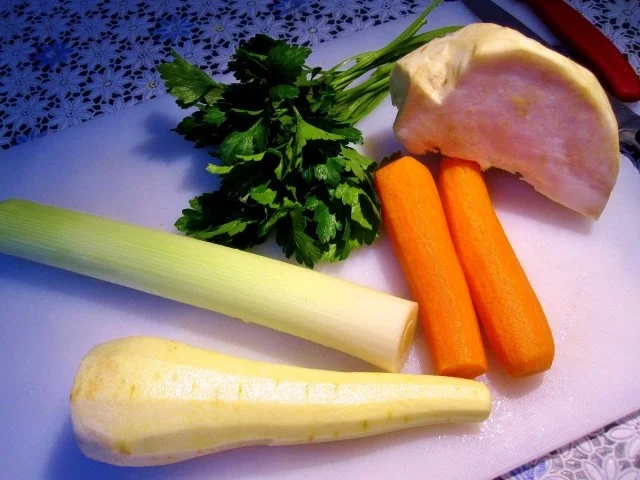 Hühnersuppe vom Maishuhn für einen Kranken ... - Rezept - Bild Nr. 4