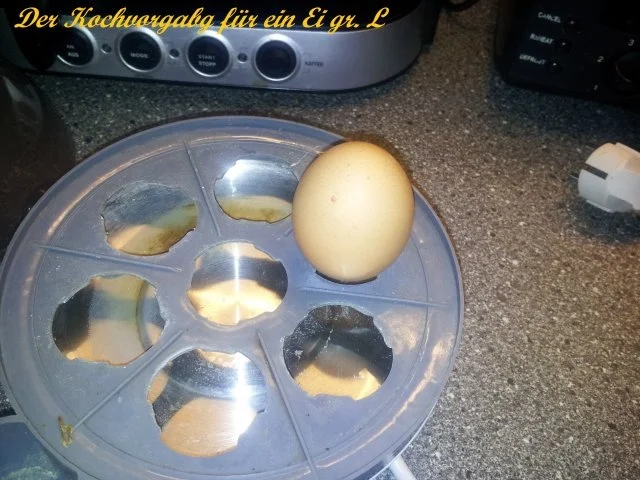 Rezept: Sahnemeerrttich auf Volkorntoast mit Mittelweichem Ei Bild Nr. 6 Sahnemeerrttich auf Volkorntoast mit Mittelweichem Ei - Rezept - Bild Nr. 6