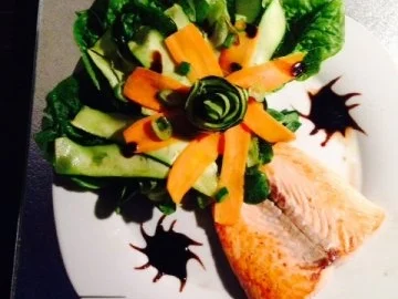 Rezept: Zucchini Möhren Carpaccio mit Lachsspitze Zucchini Möhren Carpaccio mit Lachsspitze - Rezept