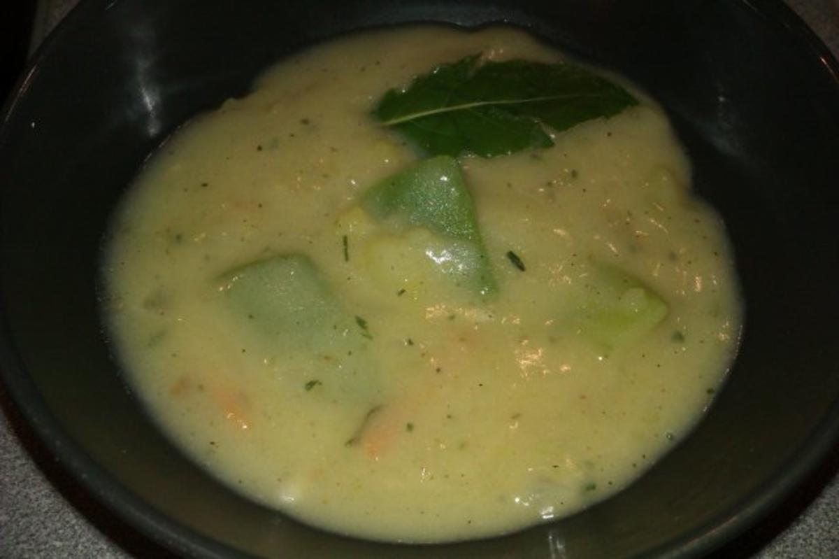 Buttermilchsuppe mit Kartoffeln und breiten Bohnen - Rezept