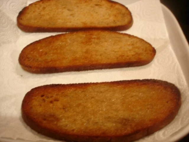 Beef Tatar mit gerösteten Knoblauchbrot - Rezept - Bild Nr. 8