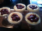 Vanillepudding mit heissen Kirschen - Rezept