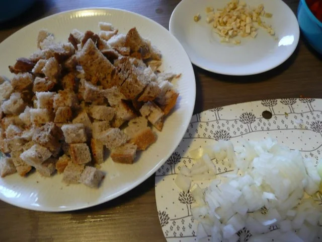 Rezept: Dirk's Brotsuppe Bild Nr. 2 Dirk's Brotsuppe - Rezept - Bild Nr. 2