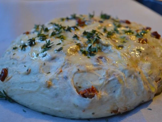 Tomaten-Oliven-Focaccia; mediterranes Brot - Rezept - Bild Nr. 3