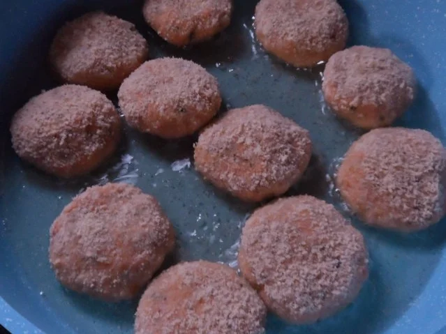 Fisch: Knusprige Lachsfrikadellen mit Speck - Rezept - Bild Nr. 10