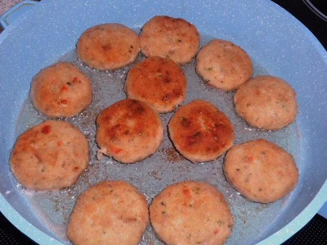 Fisch: Knusprige Lachsfrikadellen mit Speck - Rezept - Bild Nr. 11