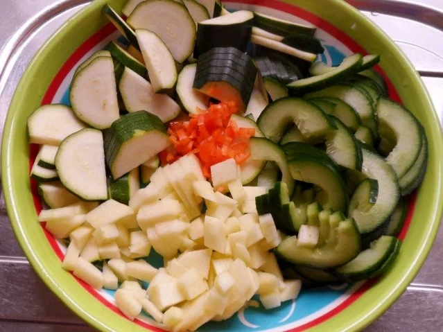 Beilagen: Süß-Saures Zucchini-Gurken-Gemüse - Rezept - Bild Nr. 2