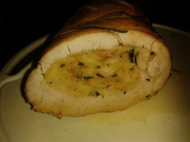 Putenrollbraten mit Semmelfülle - Rezept