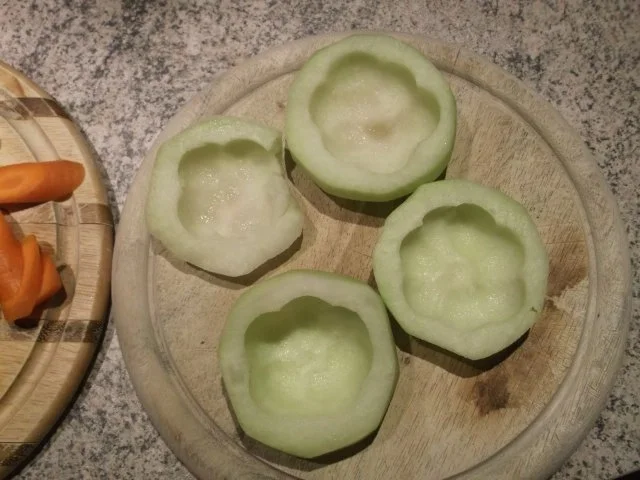 Kohlrabihälften mit Sesam-Kartoffelpüreefüllung - Rezept