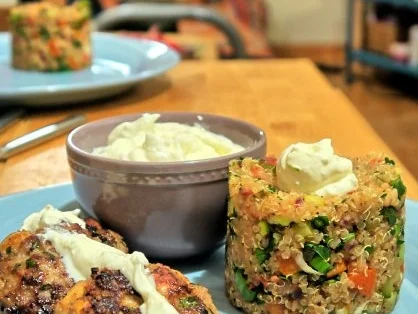 Bunter Quinoa mit Bouletten und Knoblauch-Limetten-Dip - Rezept - Bild Nr. 17